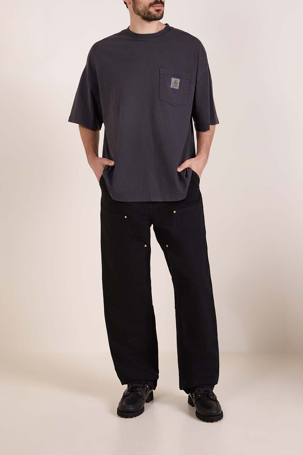 מכנסיים בגזרה רחבה